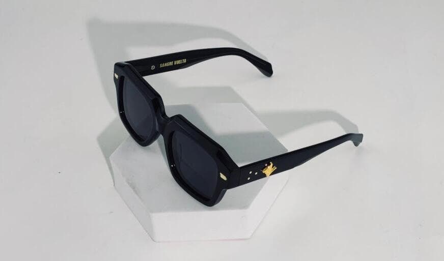 Oscuras shades - Monogram logo